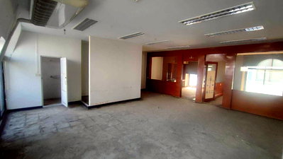 Shophouses for rent วิทยาลัยอาชีวศึกษาเอี่ยมละออ : Space for rent at Silom Plaza, 192 sq m, 3 floors including rooftop, Silom-Narathiwat area, near BTS Chong Nonsi.