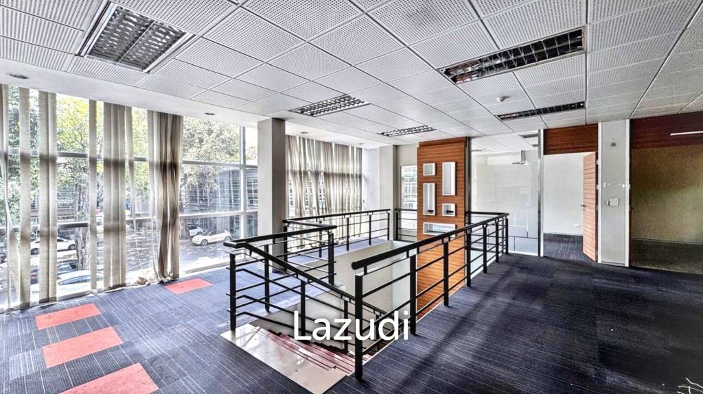 picture Ultra Luxury Bangkok Office Space on Ekamai Road - 3/19