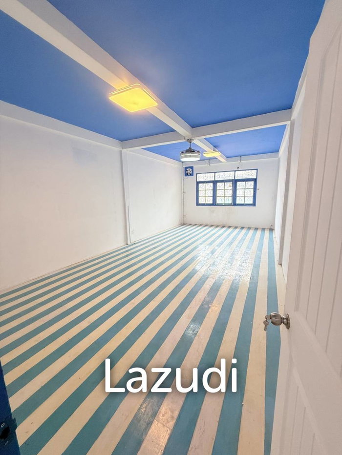 picture Spacious Townhouse for Sale in Yan Nawa Bangkok - 9/13