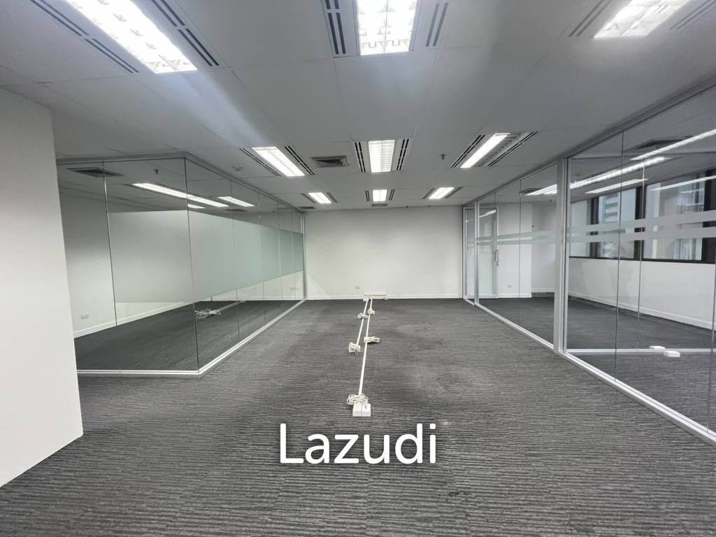 picture Modern Office Space in Chartered Square Silom - 2/11