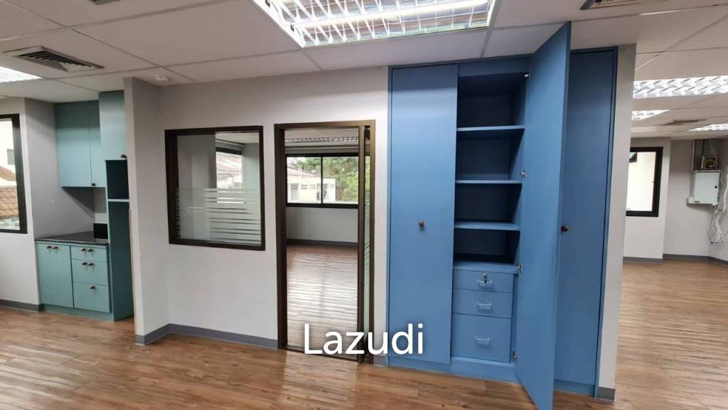 picture Premium Office Space for rent in Phrakhanong - 4/9