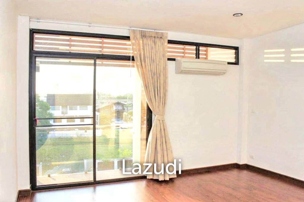 รูป 4 bed 3 bath 270 SQ.M. Townhouse in Phaya Thai Bangkok - รูปที่ 16/29