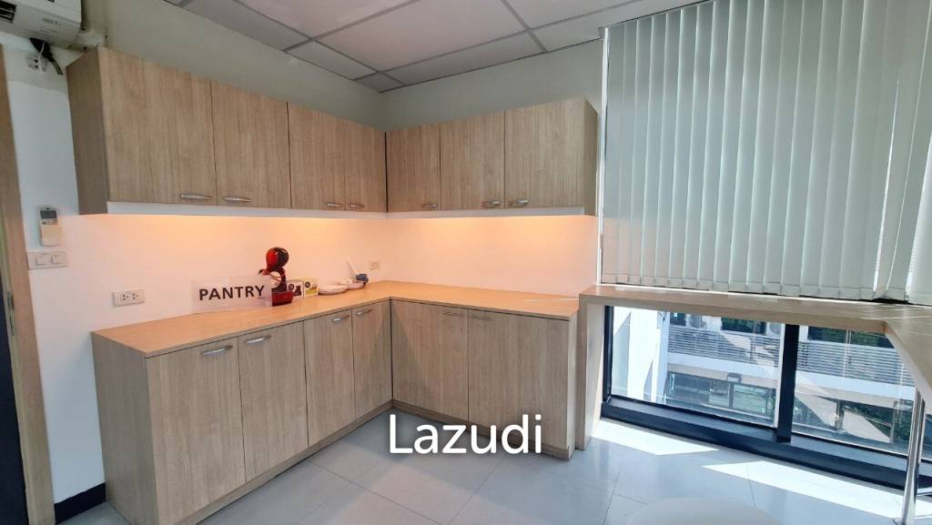 picture Premium Luxury Office Space for rent in Phrakhanong - 9/14