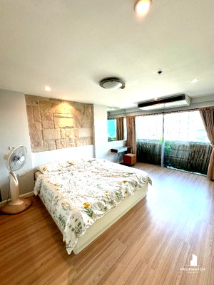 Condos for rent : [Rent] Condo in Sathorn area Modern Home Tower Project Next to Lotus Rama 3, convenient travel.