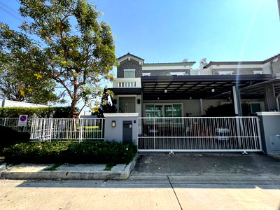 Twin houses for sale Ramkhamhaeng University 2 : Call : 092-441-1881 Anya Bangna-Ramkhamhaeng 2, Twin house 2-storey, corner house, very large garden area
