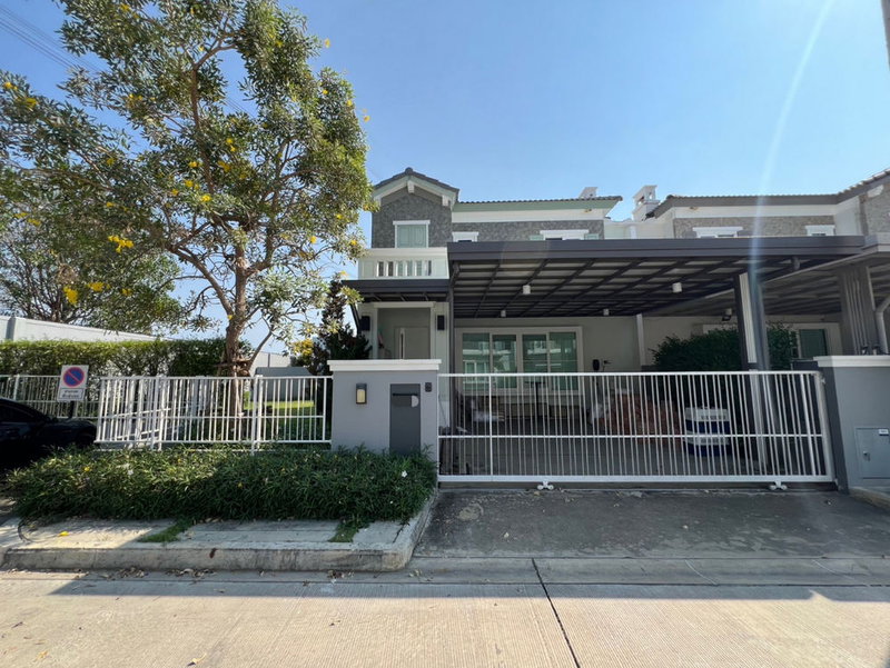 Twin houses for sale : Call : 092-441-1881 Anya Bangna-Ramkhamhaeng 2, Twin house 2-storey, corner house, very large garden area