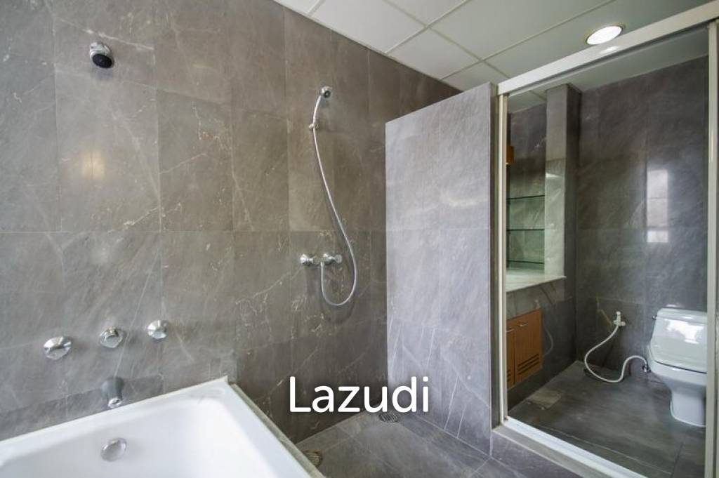 picture 3 Bed 3 Bath 230 SQ.M Krungthep Thani Tower - 17/18