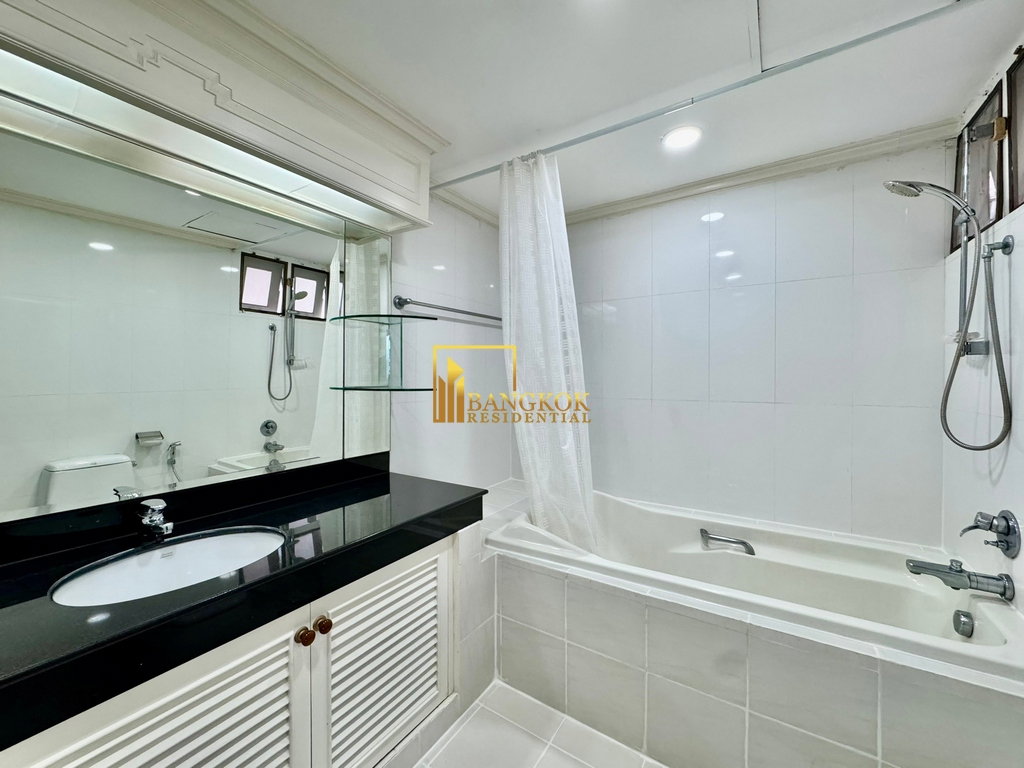 รูป Enormous 4 Bedroom Apartment Located in Phrom Phong Area - BR0765AP - รูปที่ 25/58