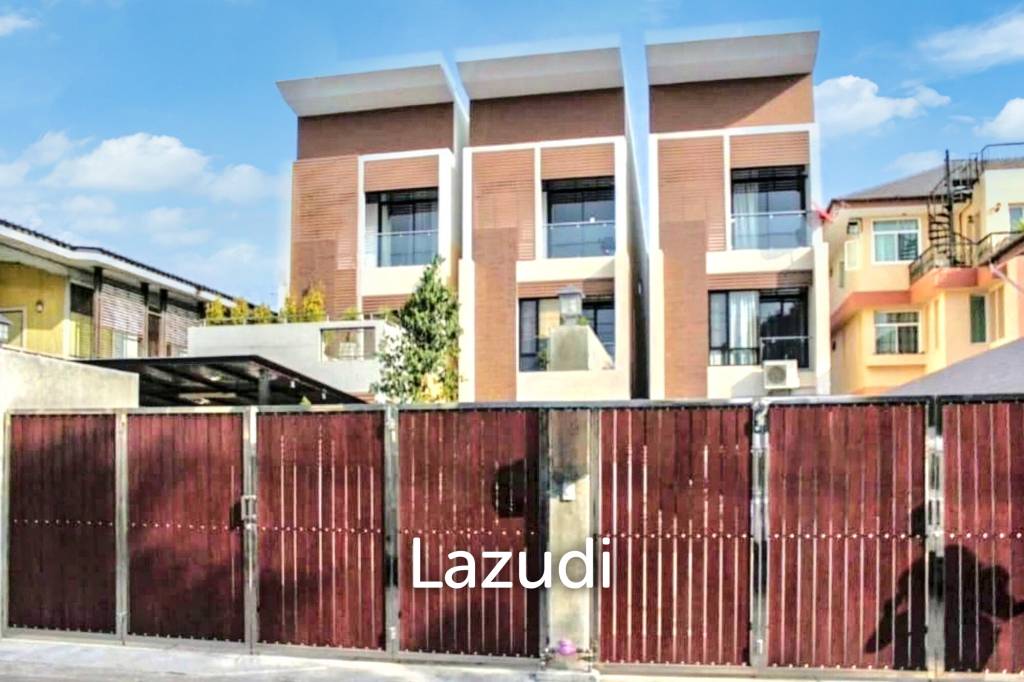 รูป 4 bed 3 bath 270 SQ.M. Townhouse in Phaya Thai Bangkok - รูปที่ 1/29