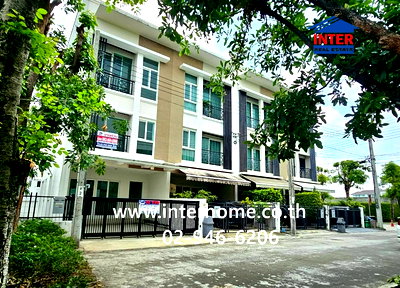 Townhouses for sale Surawong Road : Townhouse for sale, 3 storeys, Baan Klang Muang Rama 9–Motorway project, located in Soi 9.