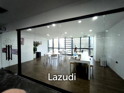 Office for rent Rama 3 Road : Modern Office with Panoramic Views in Khlong Toei
