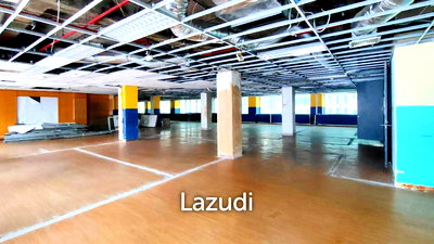 Office for rent Surawong Road : Office space for rent in Silom with covered way from BTS