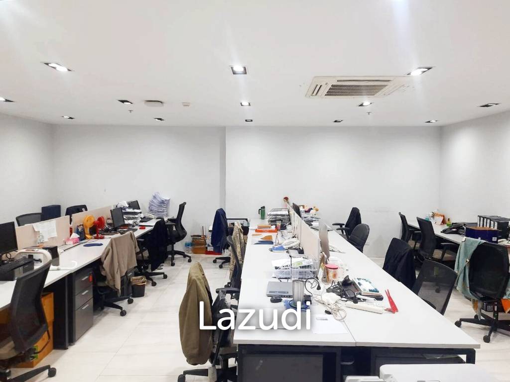 picture 100 SQ.M Office space for rent in Watthana - 3/8