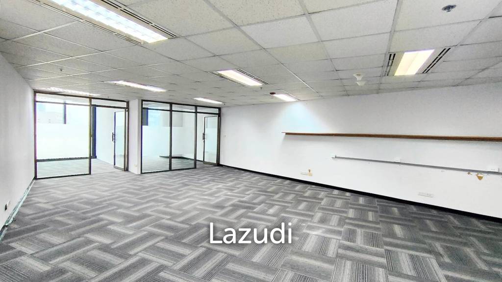 picture Office space for rent in Silom - 1/7