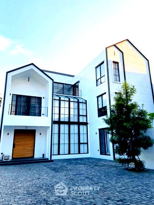 Houses for sale Bangkok : 6-BR House near BTS Wongwian Yai (ID 2902852)