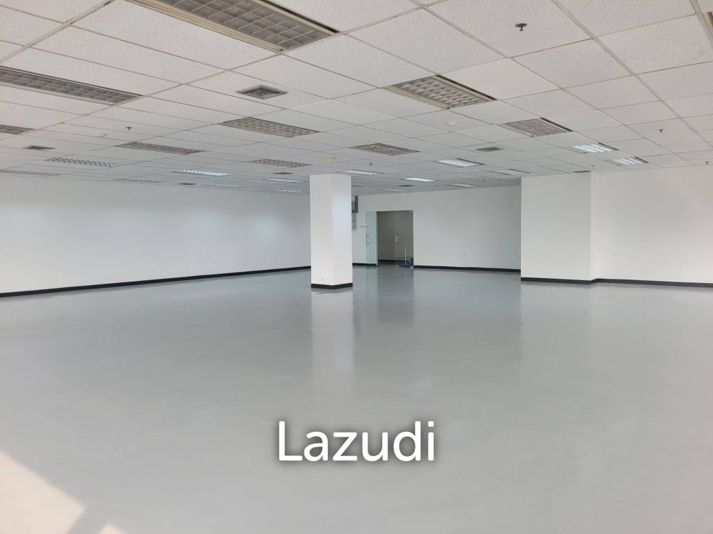 รูป 229 sqm Corner Office for Rent at Sermmit Tower Sukhumvit Bangkok - รูปที่ 2/5
