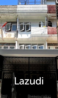 Townhouses for rent Krung Thon Buri Station : 4 bedroom 4 bathroom with a roof top terrace 250 sqm Townhouse in Charoen Nakhon