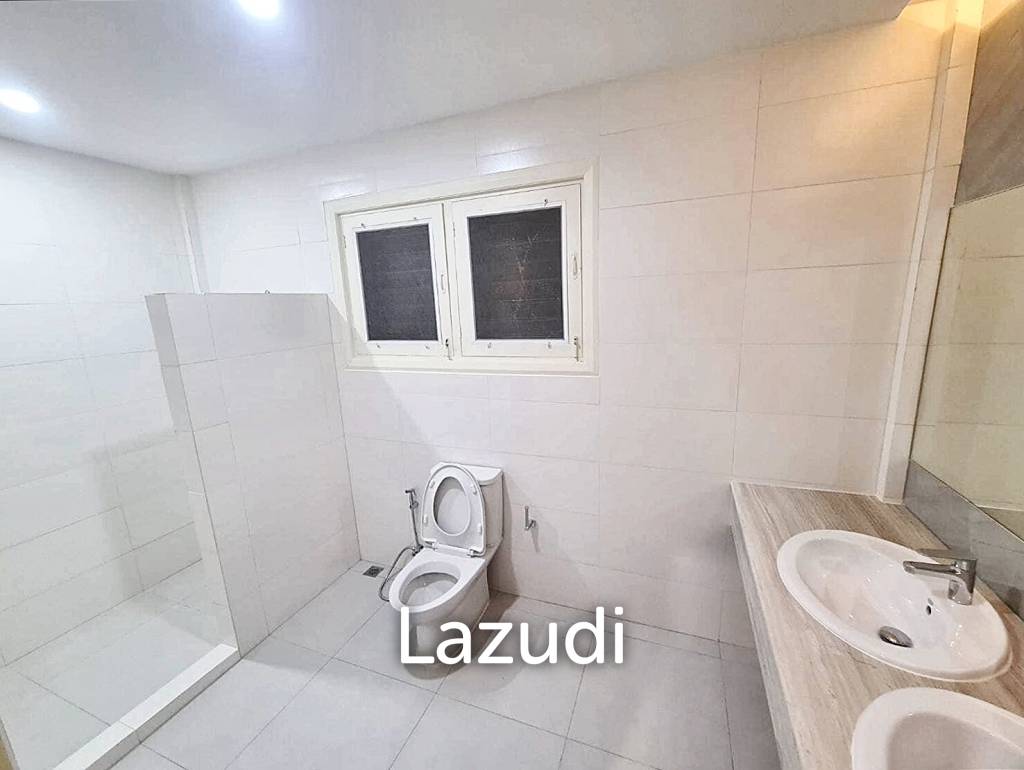 รูป 4 Bed 4 Bath 650 SQ.M House in Soi Sukhumvit 44 - รูปที่ 13/19