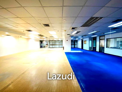 Office for rent Phahonyothin Road : Prime Office Space for Rent: Spacious 345 sqm at Phaholyothin Place