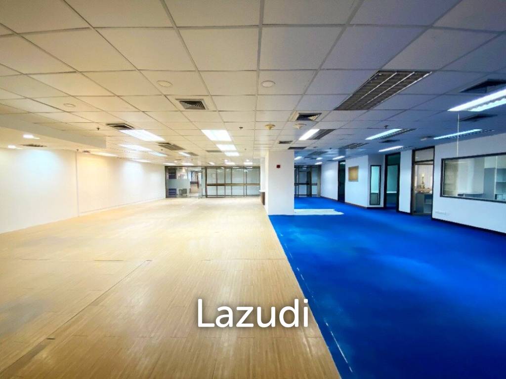 picture Prime Office Space for Rent: Spacious 345 sqm at Phaholyothin Place - 1/9