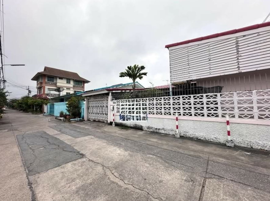 รูป ขายบ้านเดี่ยว 52 ตร.ว. ซ.นวมินทร์ 81 เพียง 3.8 ล้าน! ทะลุได้ 4 ซอยหลัก - รูปที่ 3/17