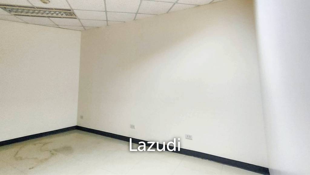 picture Office space for rent in Silom - 9/10