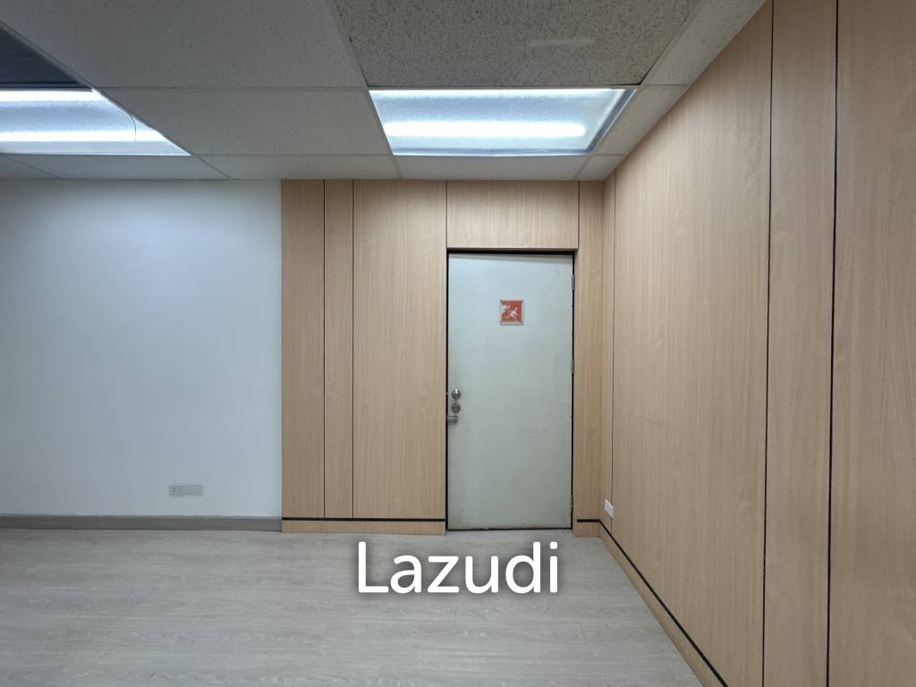 รูป 70 sqm bright office for rent at 253 Asoke Building Khlong Toei Nuea Bangkok - รูปที่ 10/23