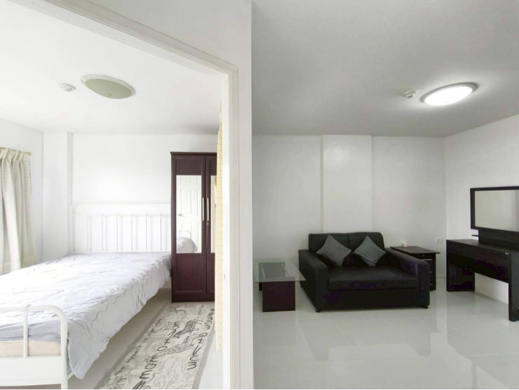 รูป S55 ให้เช่า Lumpini Condo Town Bodindecha - Ramkhamhaeng (ลุมพินี คอนโดทาวน์ บดินทรเดชา - รามคำแหง) วิวสนามบอล เฟอร์นิเจอร์ ครบ พร้อมเข้าอยู่ - รูปที่ 2/11
