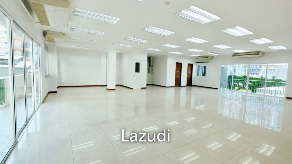 picture "Prime Office Space for Rent in Sathorn-Narathiwat, Bangkok. - 4/8