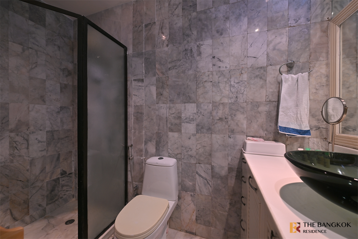 picture Luxury Condo at Special Price La Maison Ruamrudee Condominium - 1/10