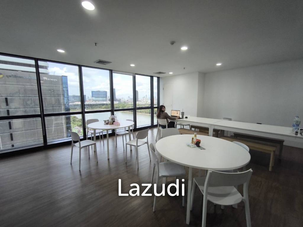 picture Modern Office with Panoramic Views in Khlong Toei - 3/10
