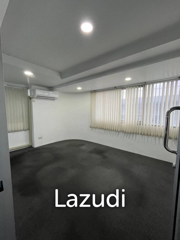 picture Modern Office Space in Sathon Near BTS Chong-Nonsi - 3/8