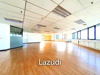 Office for rent Surawong Road : 380 SQ.M Office At Charn Issara Tower 1