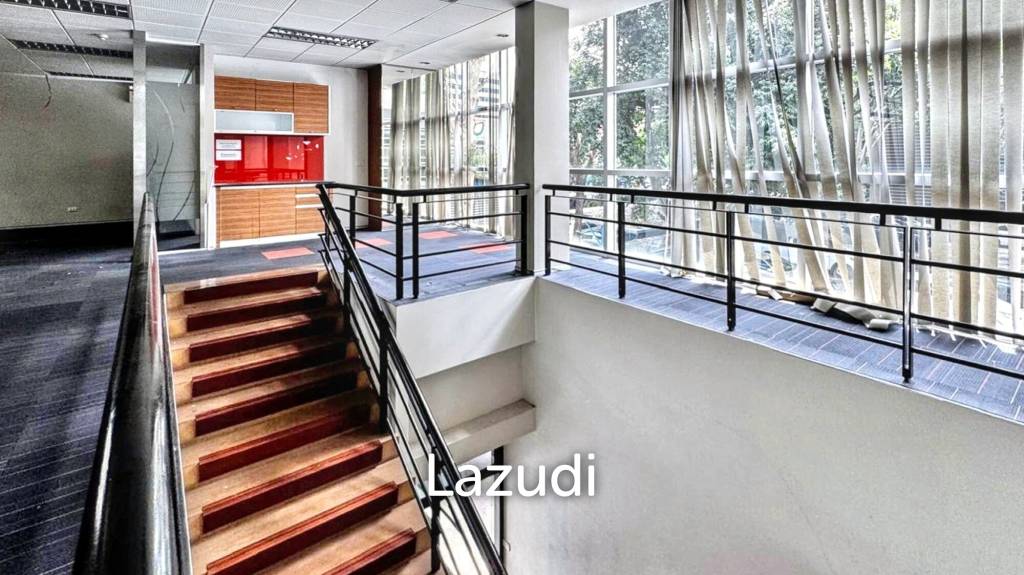 picture Ultra Luxury Bangkok Office Space on Ekamai Road - 16/19