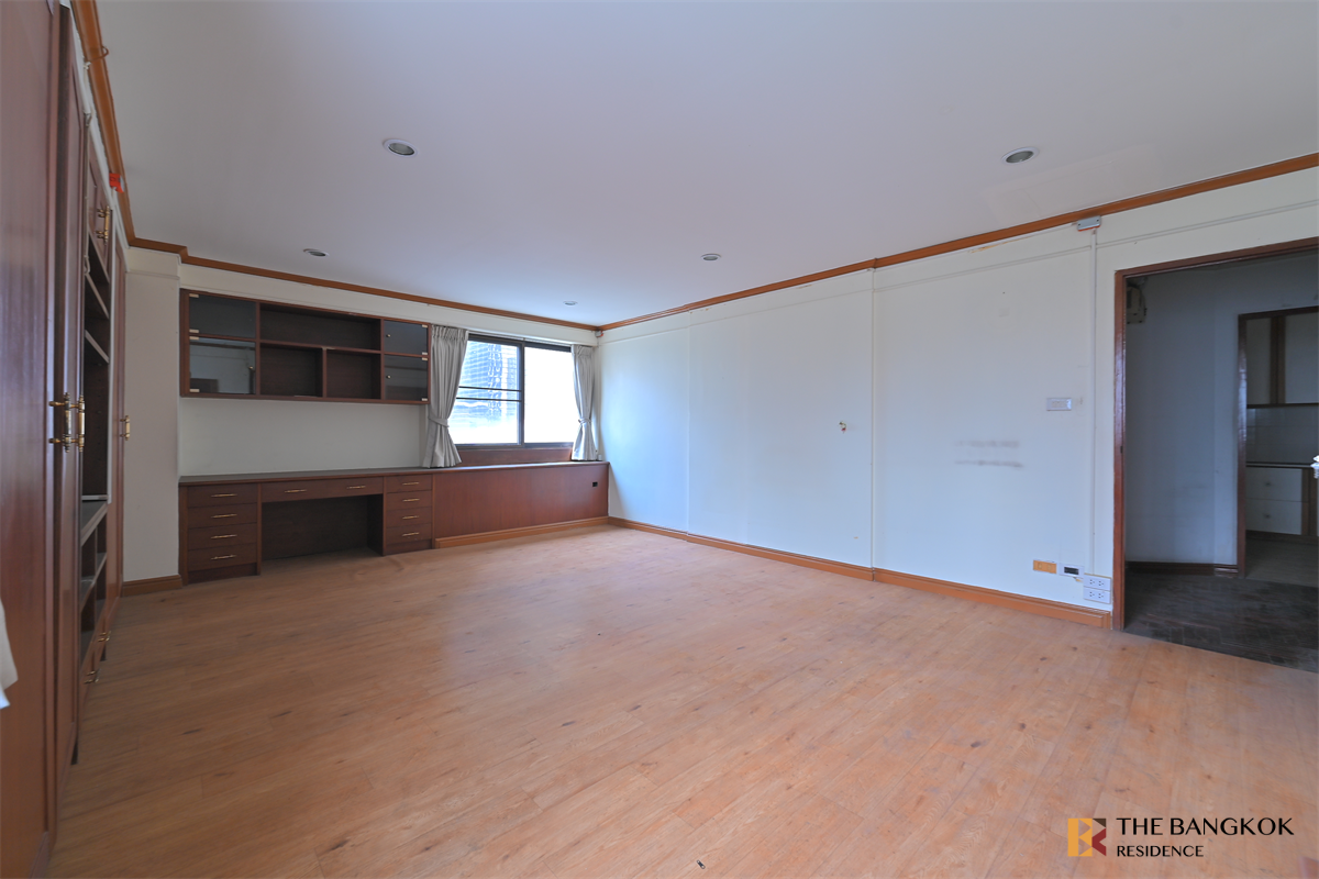 picture Pleonchit Terrace High-potential Location, Not as Expensive as You Think near BTS Phloen Chit - 6/10