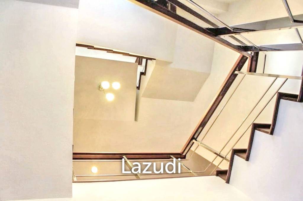 รูป 4 bed 3 bath 270 SQ.M. Townhouse in Phaya Thai Bangkok - รูปที่ 9/29