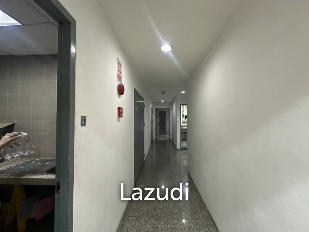 รูป 70 sqm bright office for rent at 253 Asoke Building Khlong Toei Nuea Bangkok - รูปที่ 15/23