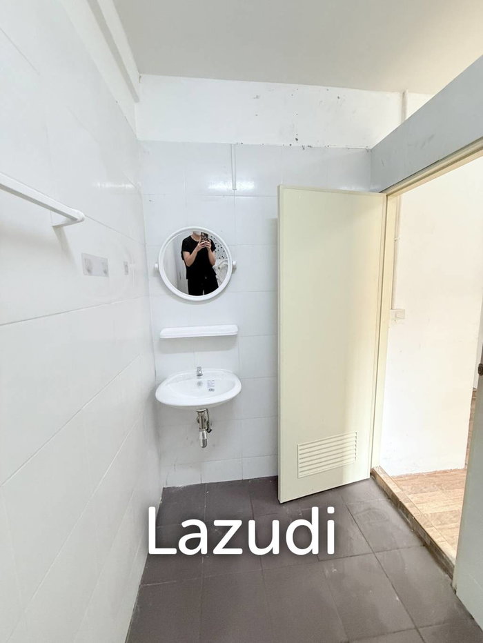 picture Spacious Townhouse for Sale in Yan Nawa Bangkok - 12/13