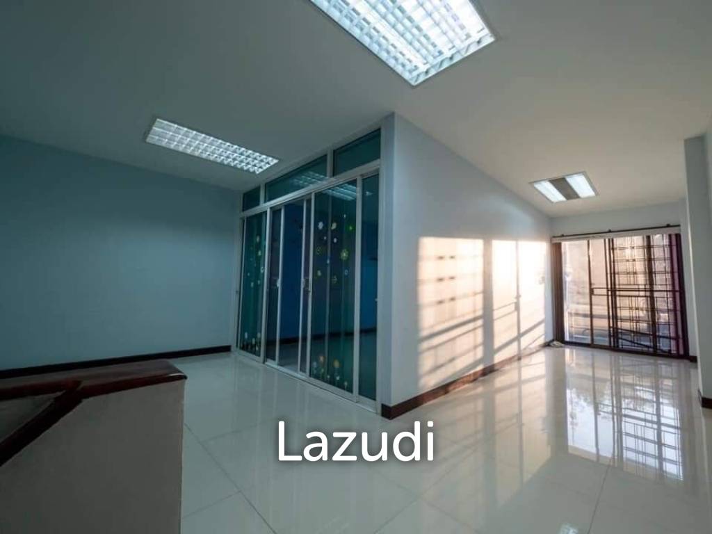 picture Luxury Home Office for rent in Phrakhanong - 2/13