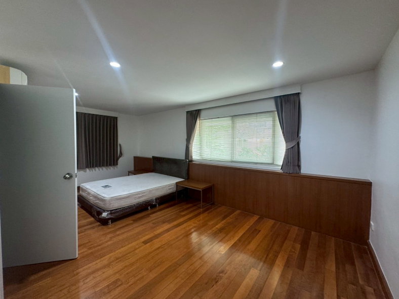 รูป บ้านแฝดสำหรับอยู่อาศัย เอกมัย พื้นที่ใหญ่ เหมาะกับครอบครัว ** NO CO-AGENT ** - รูปที่ 10/27