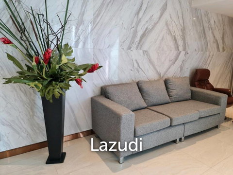 238 sqm duplex condo on 30th floor in Khlong Tan Nuea Bangkok