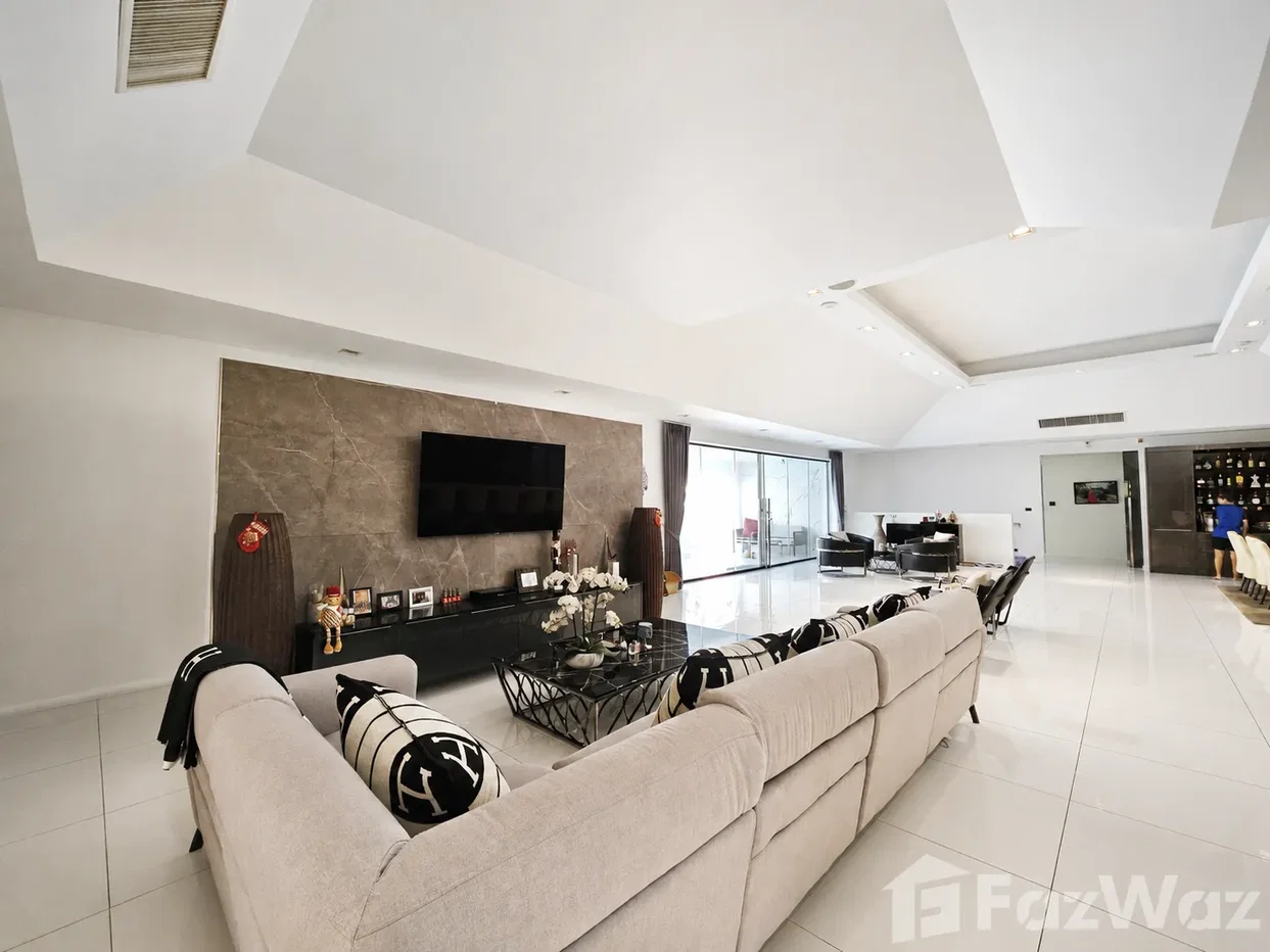 picture Luxury 8BR Pool Villa with Underground Bar & See-Through Poo 6262593 - 21/35