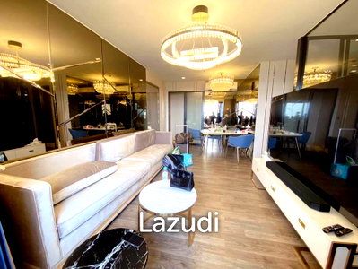 Condos for rent : Luxurious 2 Bedroom Condo in Chomphon Bangkok