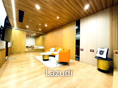 คอนโดให้เช่า : 63 sqm modern 2 bedroom condo on 34th floor State Tower Si Lom Bangkok