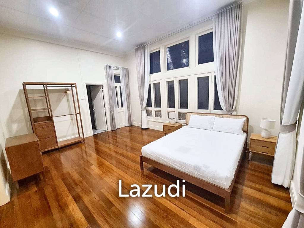 รูป 4 Bed 4 Bath 650 SQ.M House in Soi Sukhumvit 44 - รูปที่ 10/19