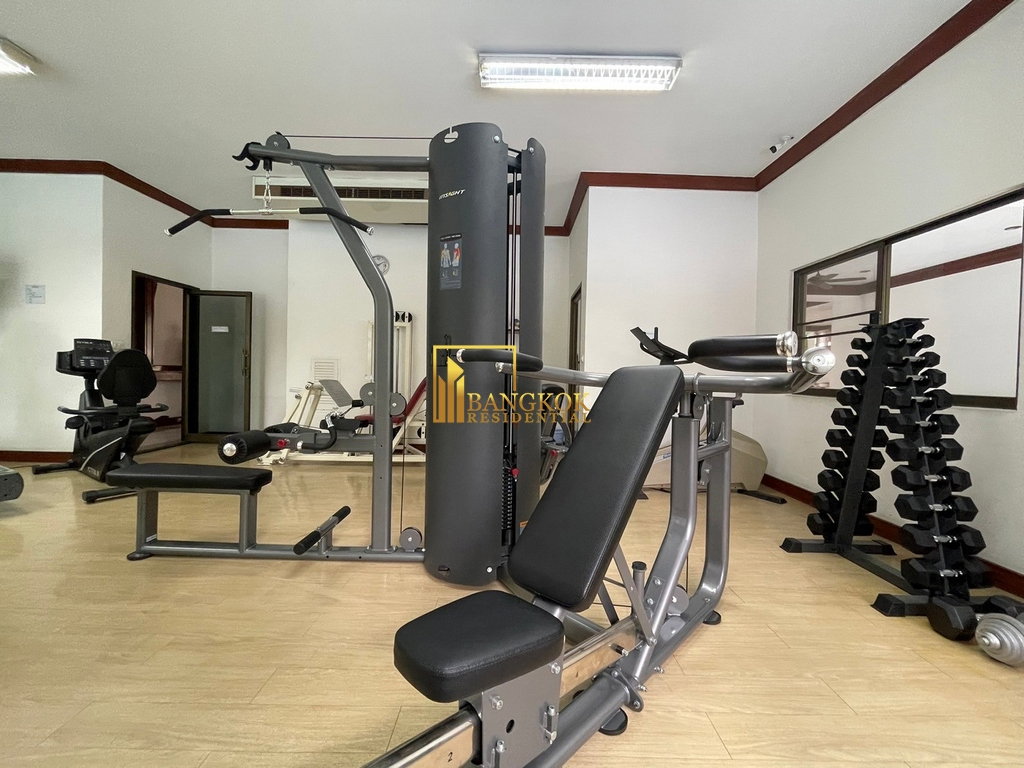รูป Enormous 4 Bedroom Apartment Located in Phrom Phong Area - BR0765AP - รูปที่ 42/58