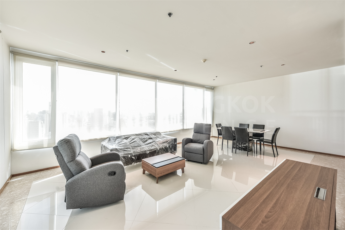 picture Move-in Ready, Just Bring Your Stuff The Empire Place - 8/10