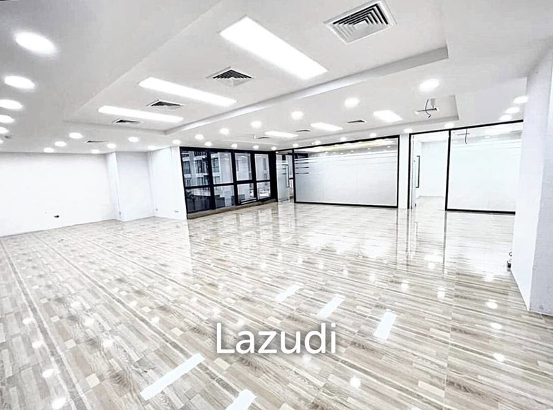 สำนักงานให้เช่า : Luxurious Office Space in Phayathai Plaza, Bangkok