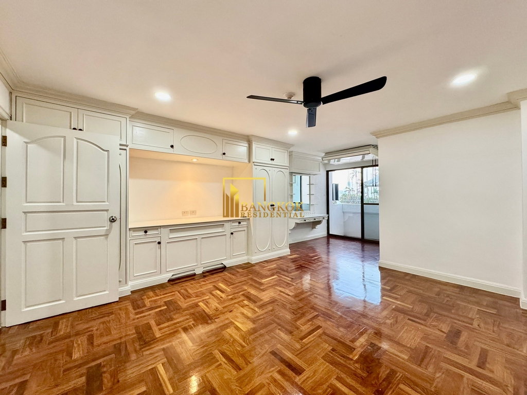 รูป Enormous 4 Bedroom Apartment Located in Phrom Phong Area - BR0765AP - รูปที่ 26/58