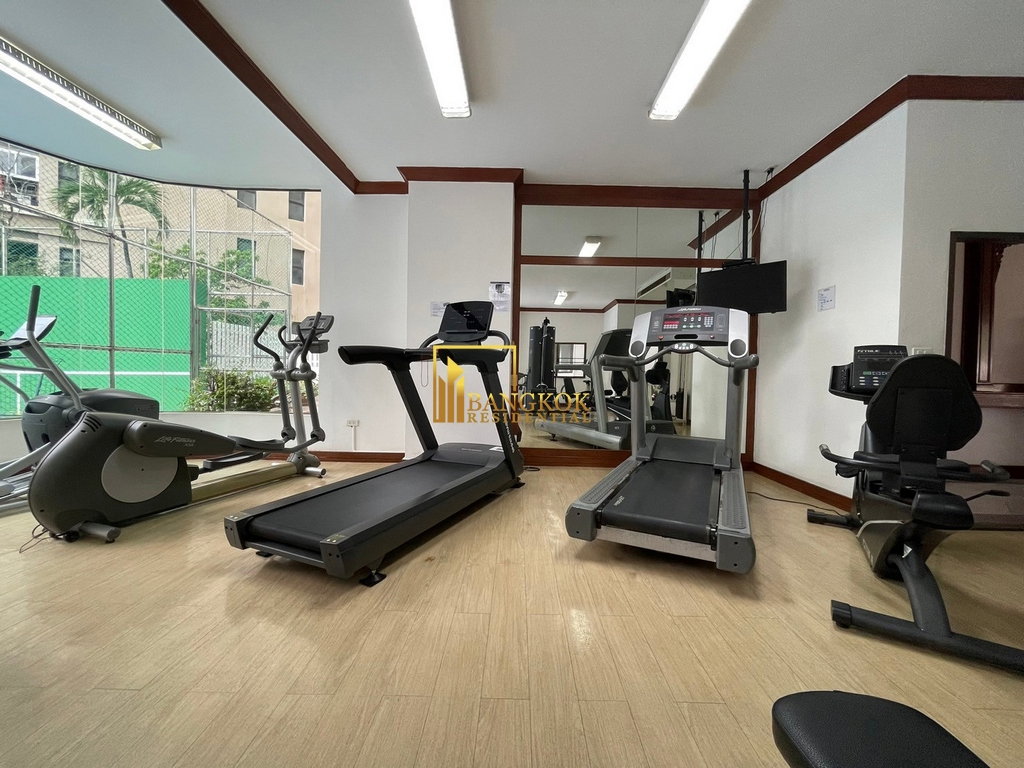 รูป Enormous 4 Bedroom Apartment Located in Phrom Phong Area - BR0765AP - รูปที่ 43/58